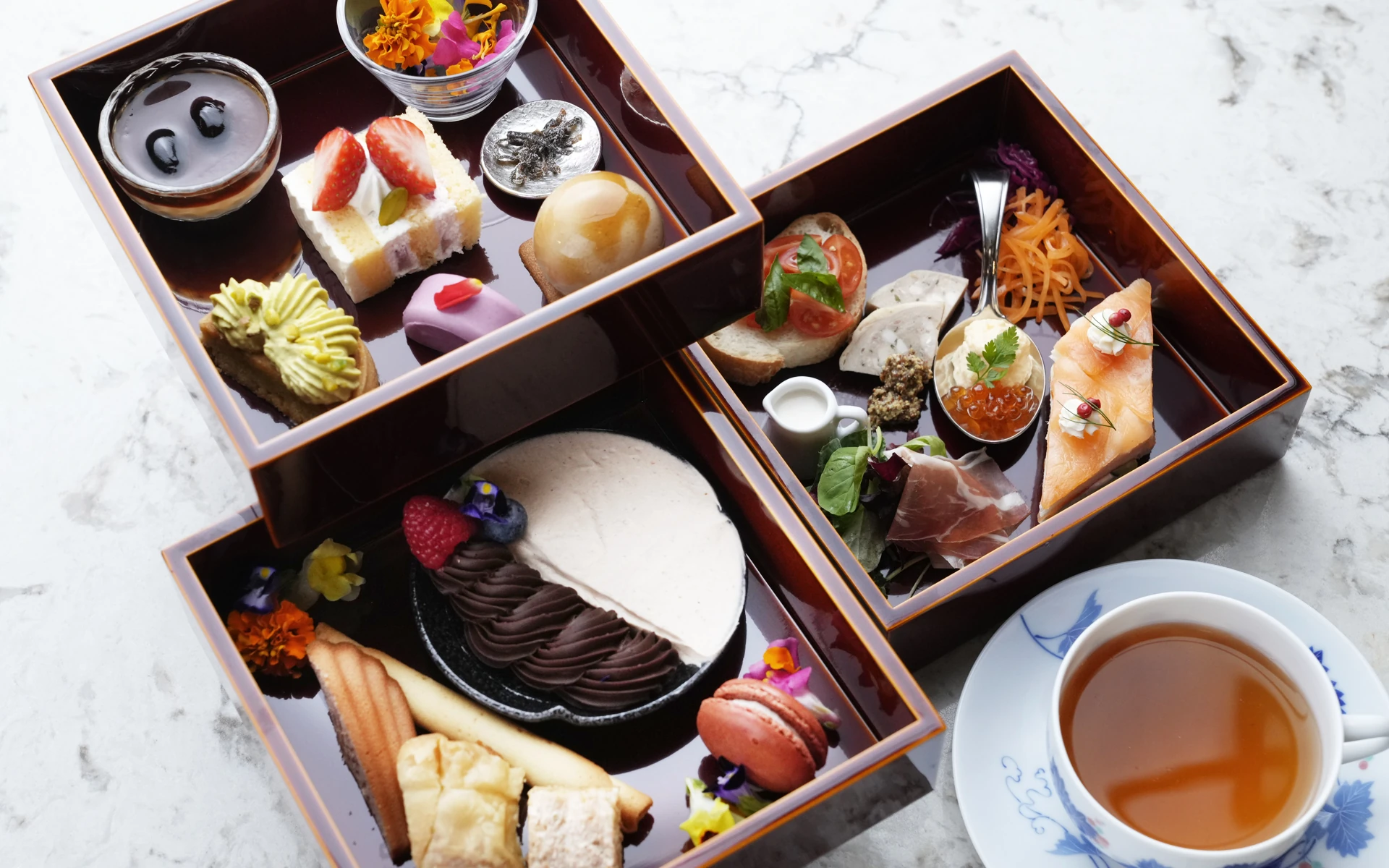 明治安田CAFE 丸の内