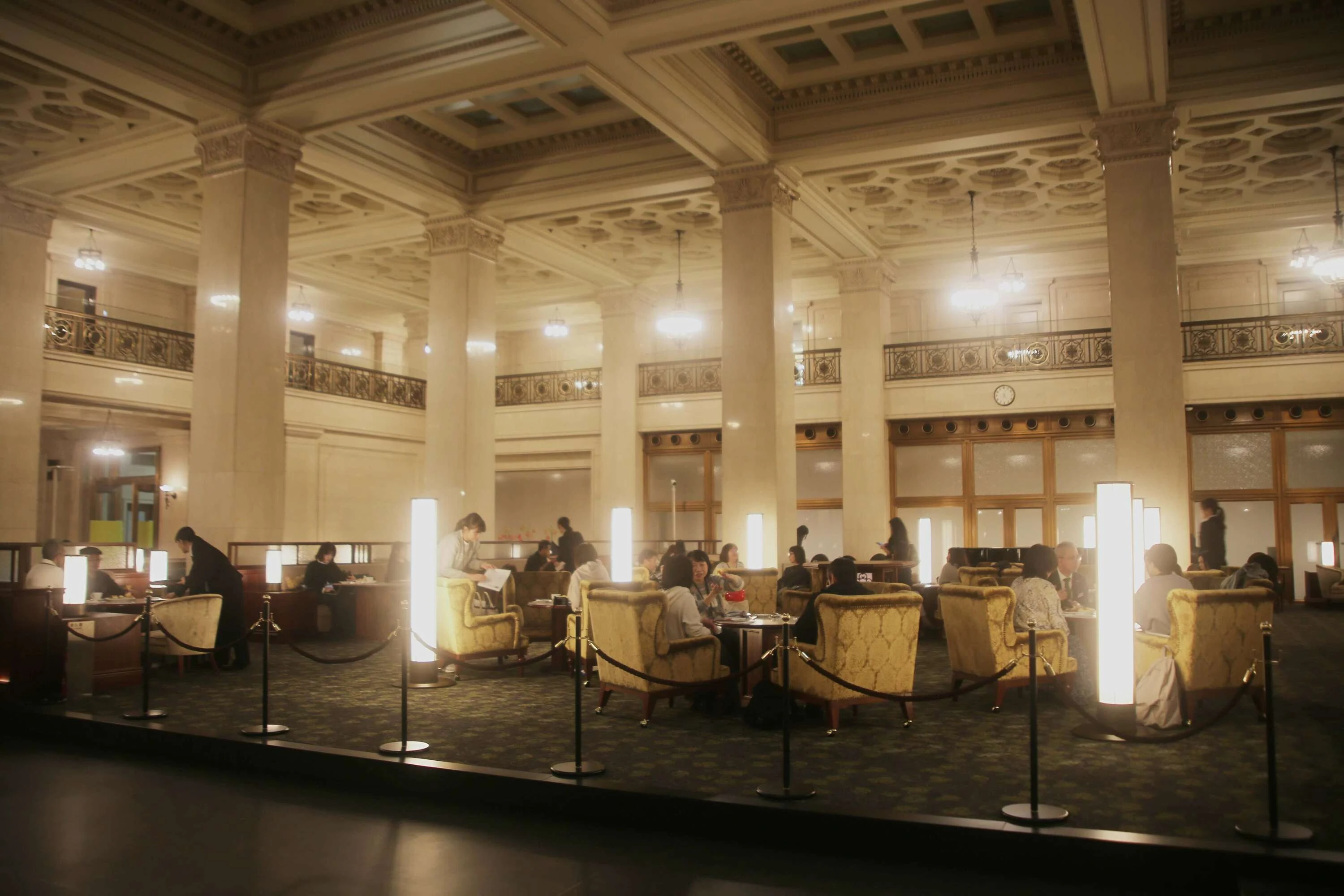 「明治安田CAFE 丸の内」