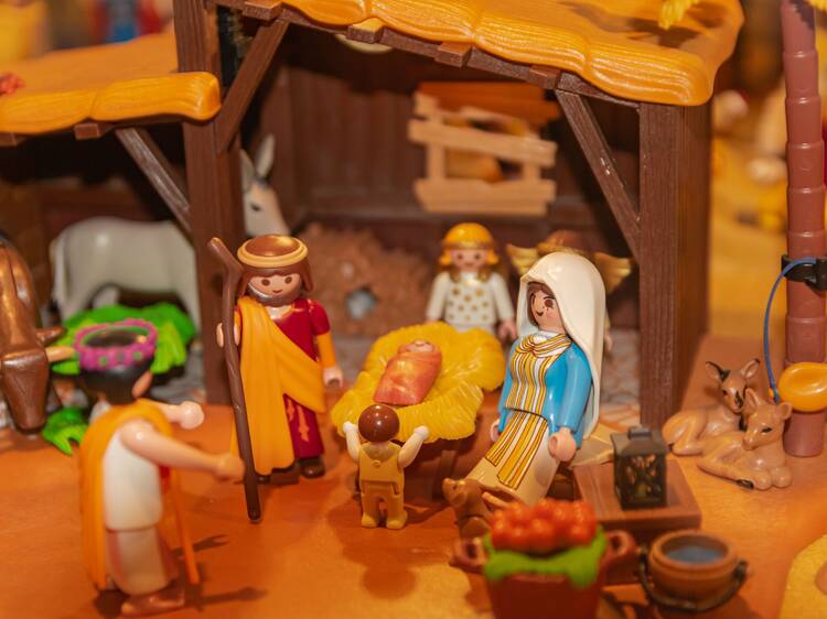 Madrid tiene un belén único en España: las icónicas figuritas de Playmobil pero a tamaño gigante vuelven por Navidad