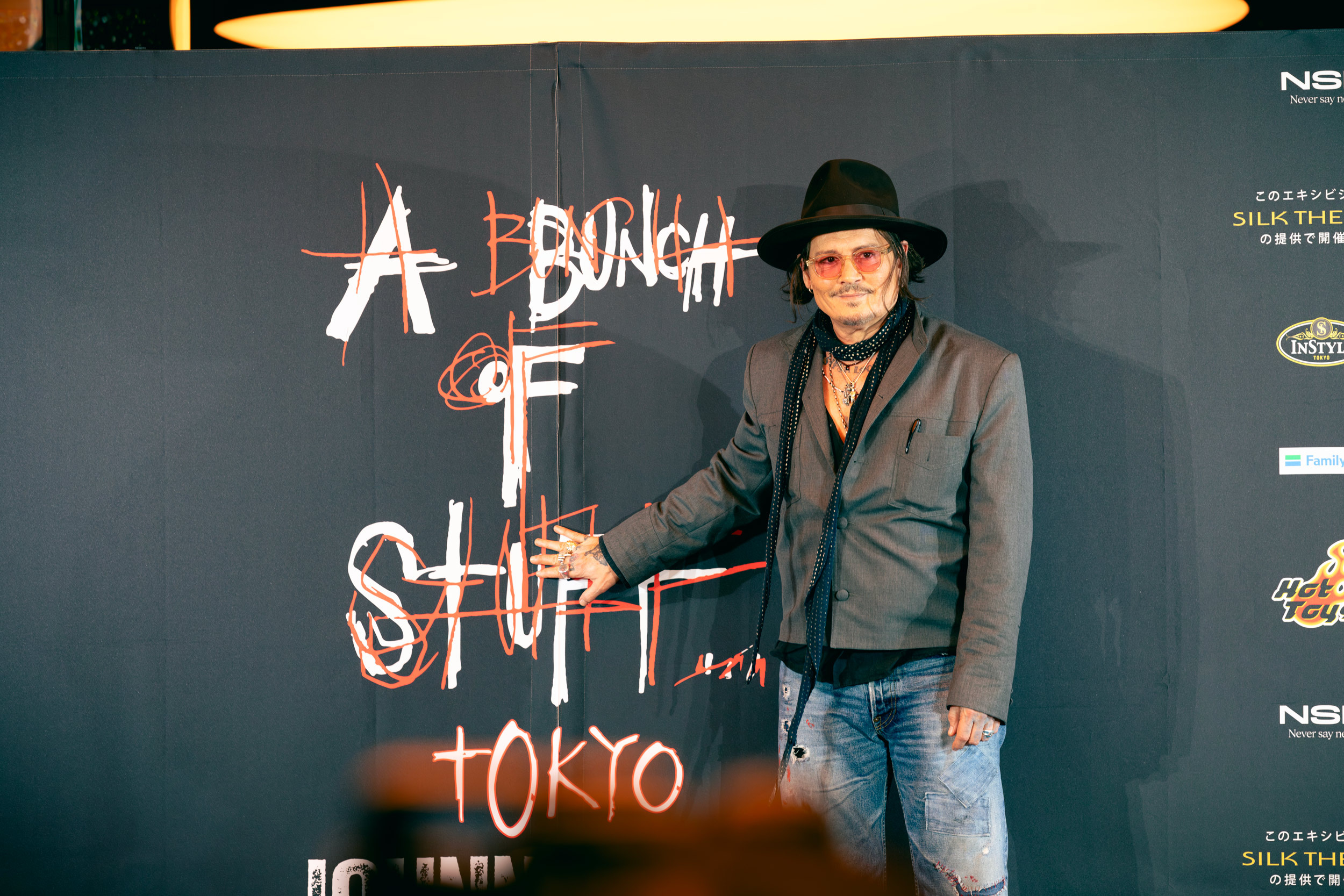 ジョニー・デップの内的世界を旅する没入型展覧会が高輪ゲートウェイで開催