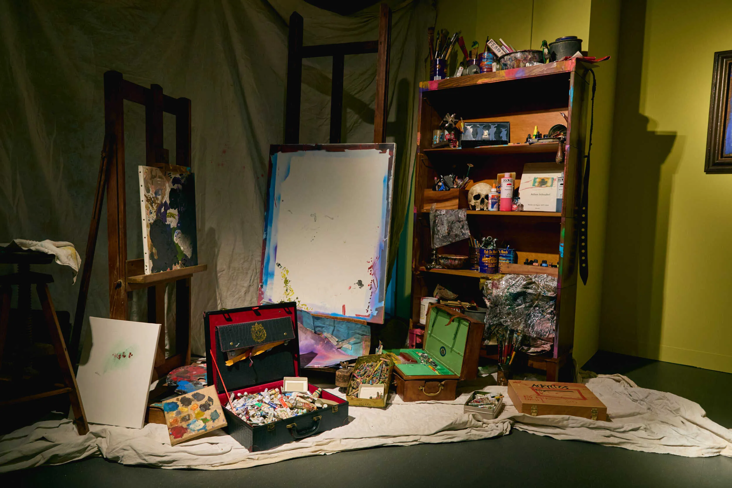 ジョニー・デップの内的世界を旅する没入型展覧会が高輪ゲートウェイで開催