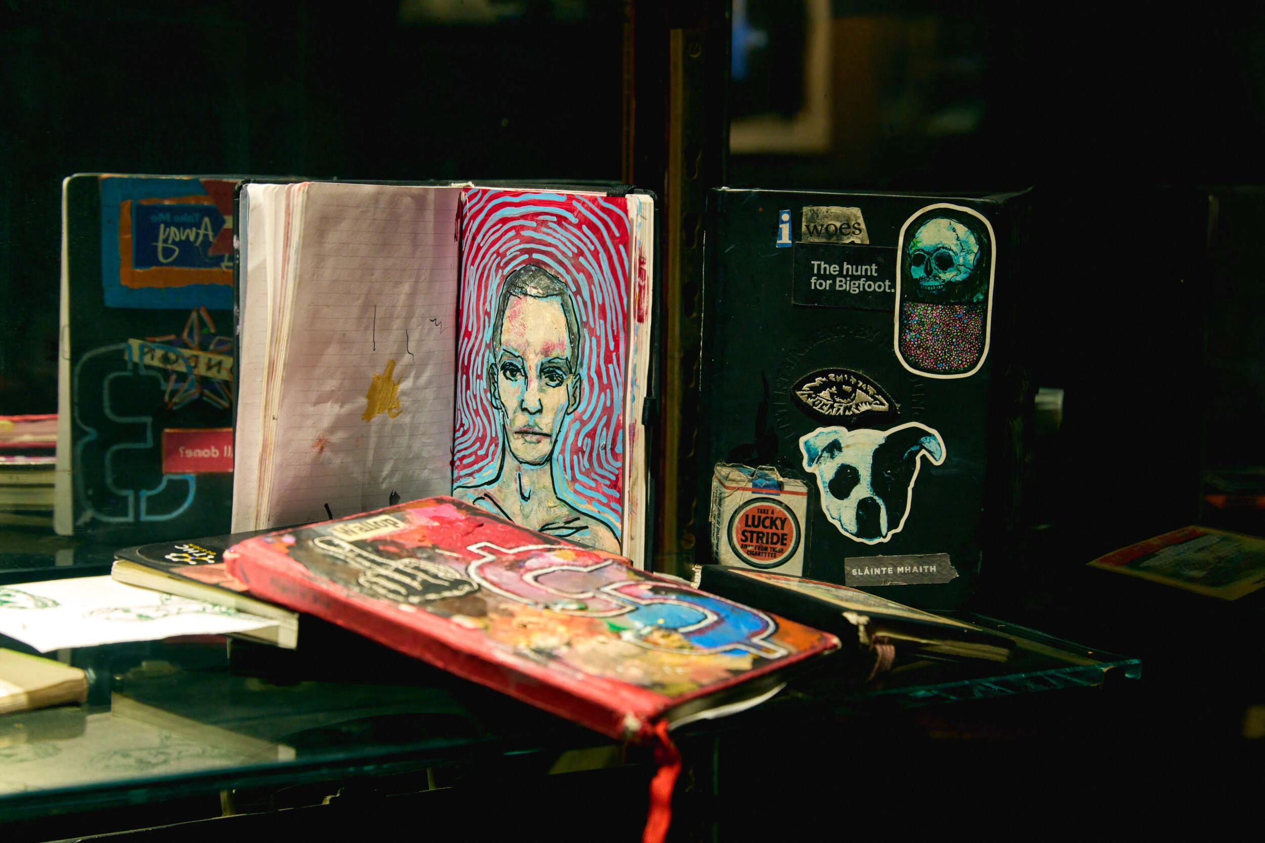 ジョニー・デップの内的世界を旅する没入型展覧会が高輪ゲートウェイで開催