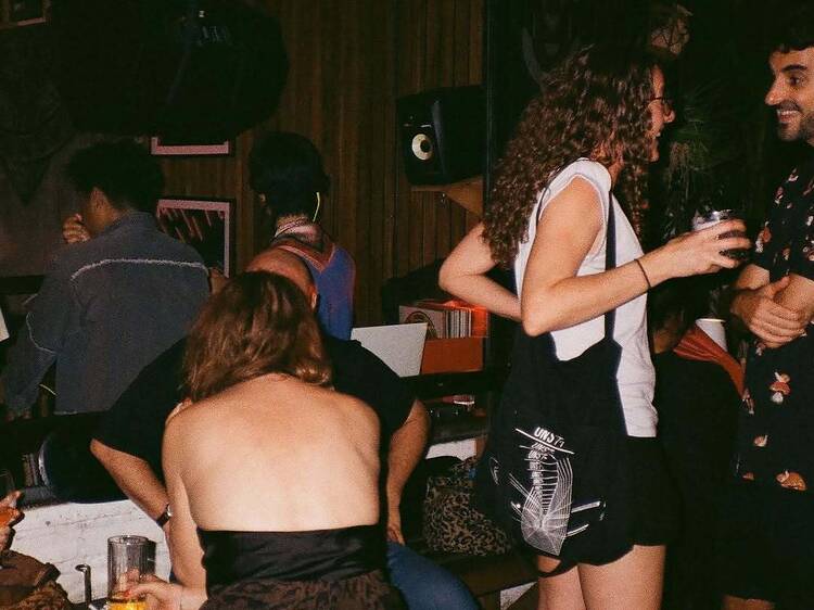 Experience sets that never shout but linger, coaxing shoulders to loosen naturally at One at A Time Experience sets that never shout but linger, coaxing shoulders to loosen naturally at One at A Time