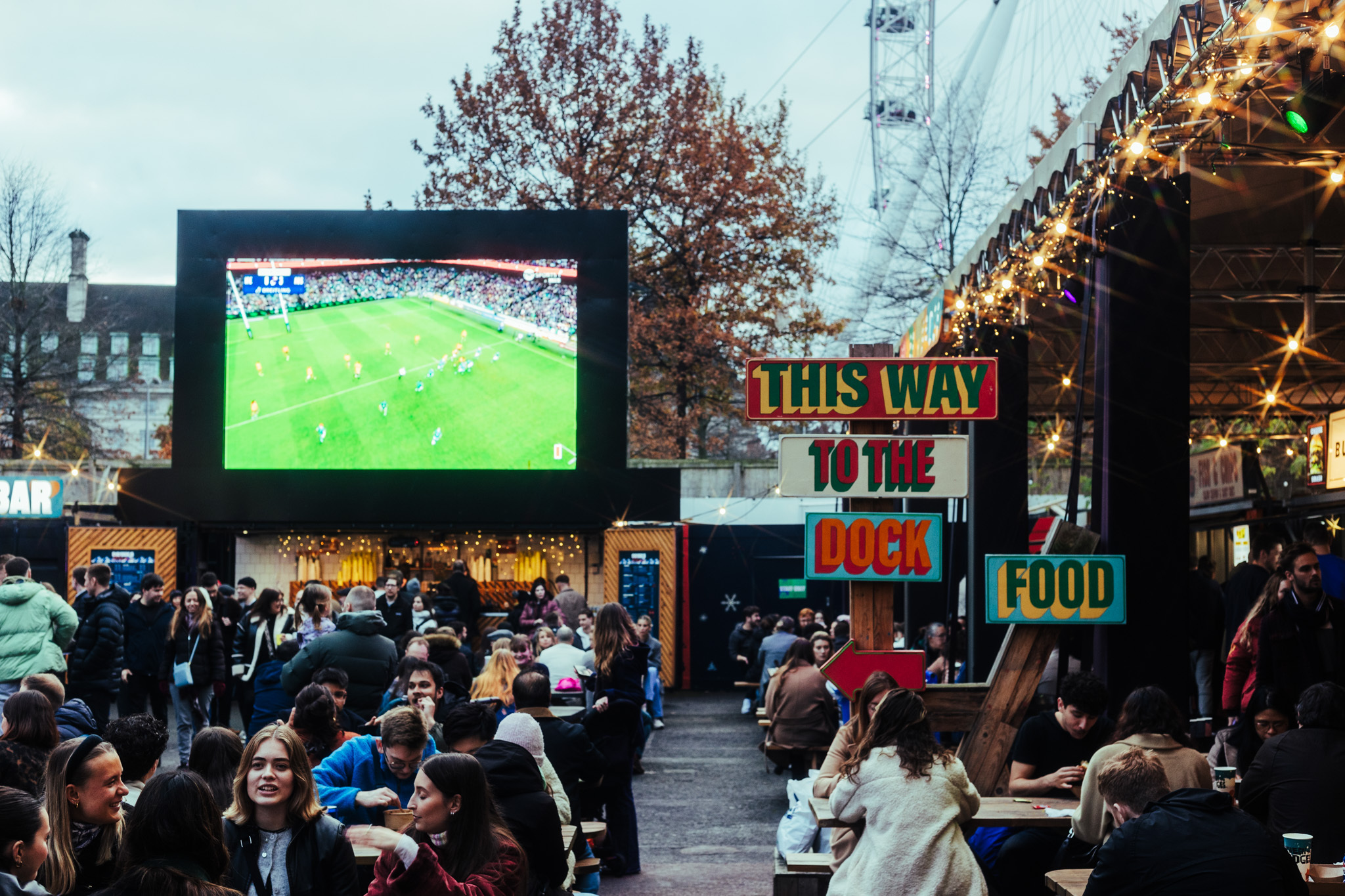 Between the Bridges, London