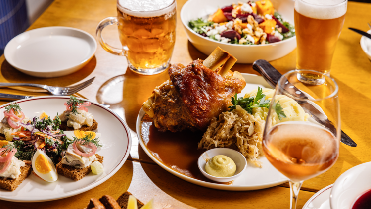 A table of food and drinks 