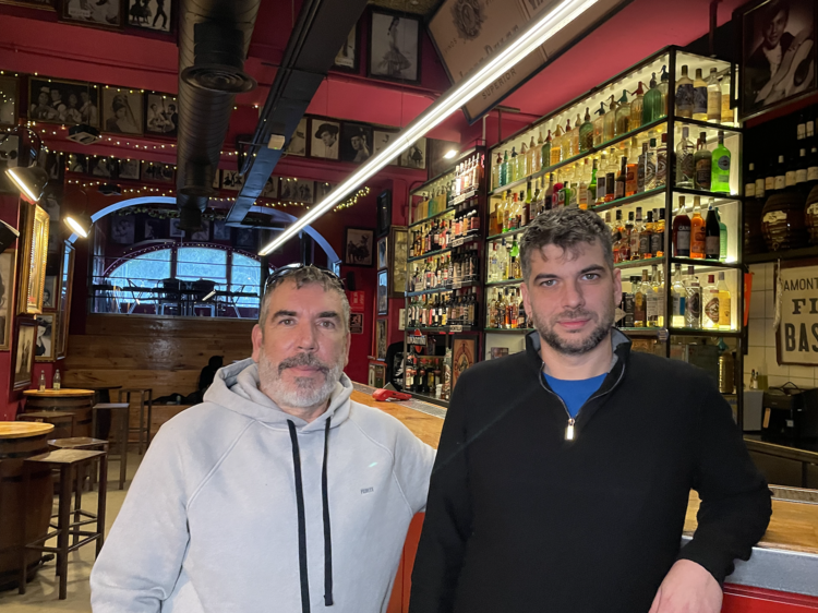 Neix la penya flamenca del Poble-Sec, que omplirà el barri de ‘duende’ amb tallers, activitats i ‘juergas’ Neix la penya flamenca del Poble-Sec, que omplirà el barri de ‘duende’ amb tallers, activitats i ‘juergas’