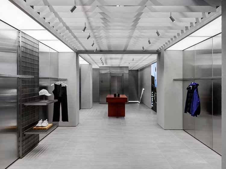 La marca suiza que busca todo el mundo está detrás de la tienda deportiva más futurista de Madrid: colecciones para runners y con Federer como socio La marca suiza que busca todo el mundo está detrás de la tienda deportiva más futurista de Madrid: colecciones para runners y con Federer como socio