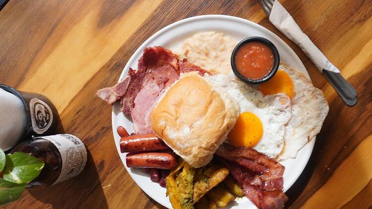 Desayuna en El Terrible Juan