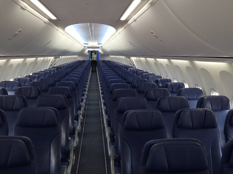 Here are the best and worst seats on the plane, according to a beauty expert and ex-flight attendant