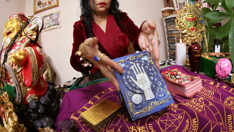 2026年、運気アップに訪れたい占い師5人