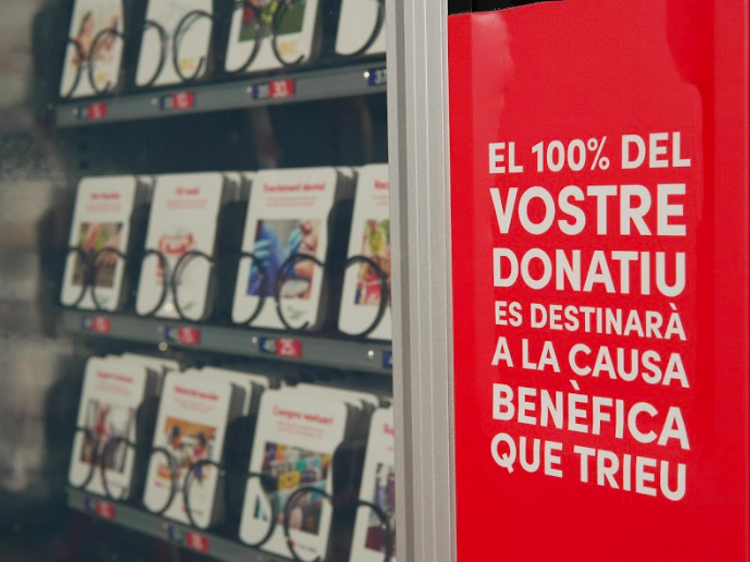 Les Màquines Solidàries arriben a Barcelona, una iniciativa que permet “comprar” un plat calent o atenció psicològica per a entitats locals Les Màquines Solidàries arriben a Barcelona, una iniciativa que permet “comprar” un plat calent o atenció psicològica per a entitats locals