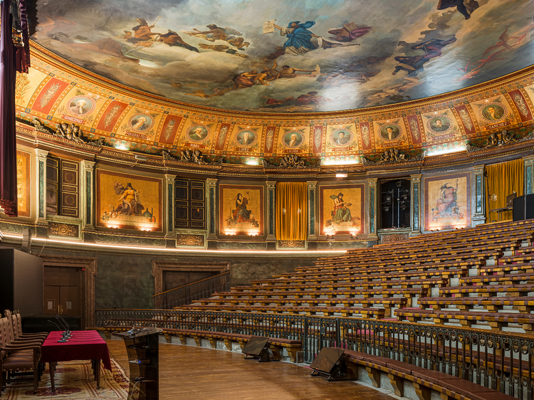 El anfiteatro de este espectacular edificio de Madrid abre sus puertas por Navidad con dos conciertos únicos: un coro de góspel y un dúo de cuerdas por menos de 20 euros El anfiteatro de este espectacular edificio de Madrid abre sus puertas por Navidad con dos conciertos únicos: un coro de góspel y un dúo de cuerdas por menos de 20 euros