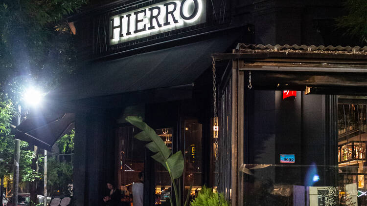 Hierro Casa de Fuegos vs Hierro Bodegón: tradición y vanguardia bajo un mismo sello