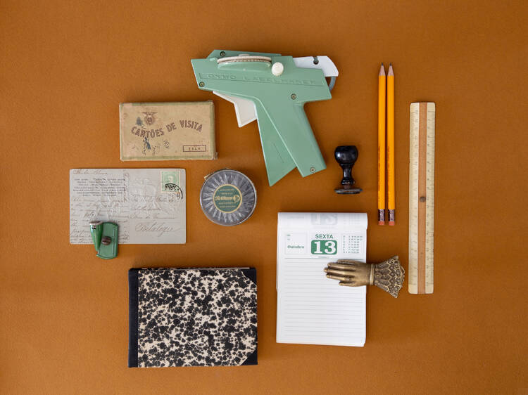 Nesta Papelaria Moderna, encontramos estacionário à moda antiga Nesta Papelaria Moderna, encontramos estacionário à moda antiga