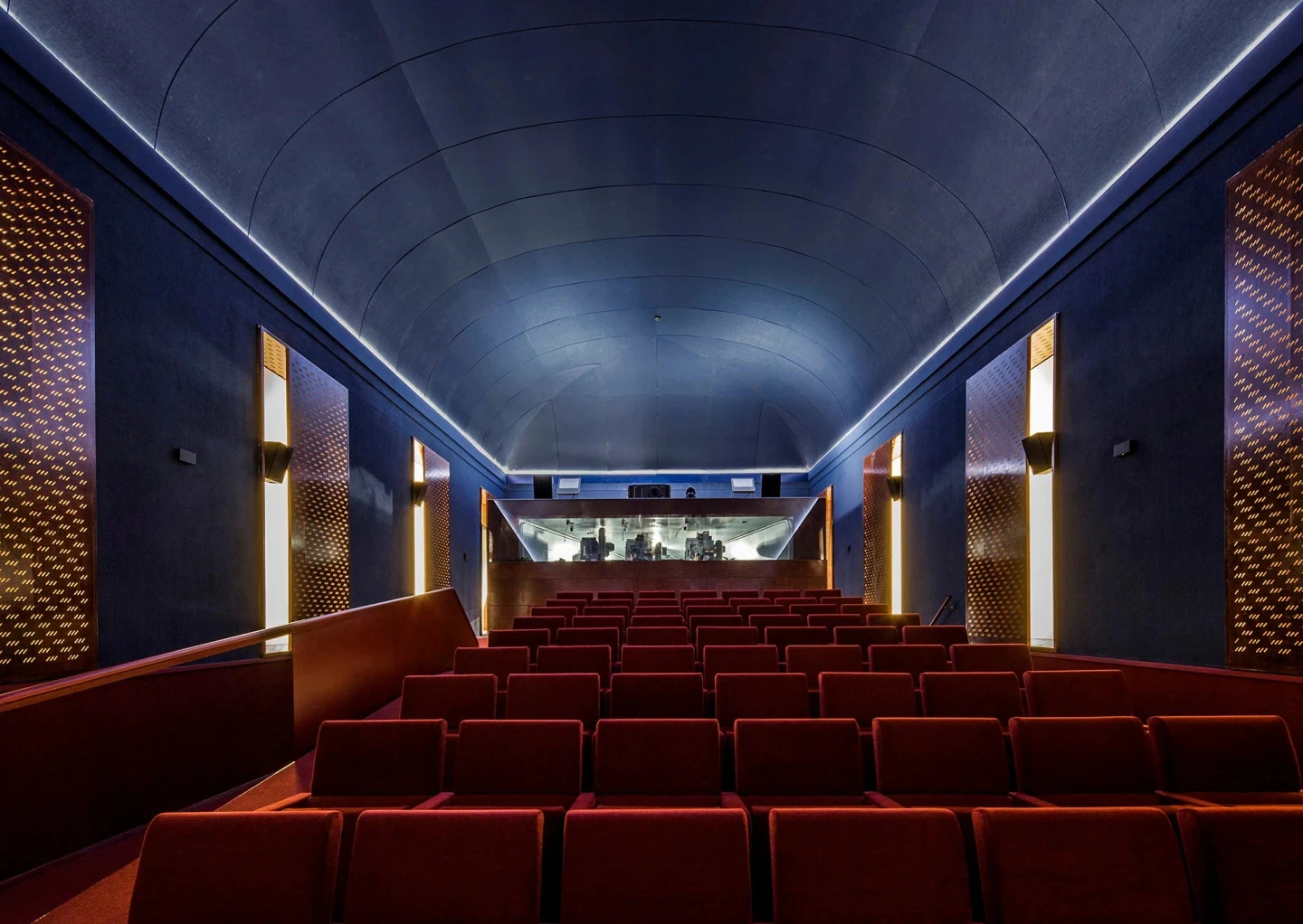 Sala de cine del Museo Reina Sof&iacute;a. Eugeni Bach