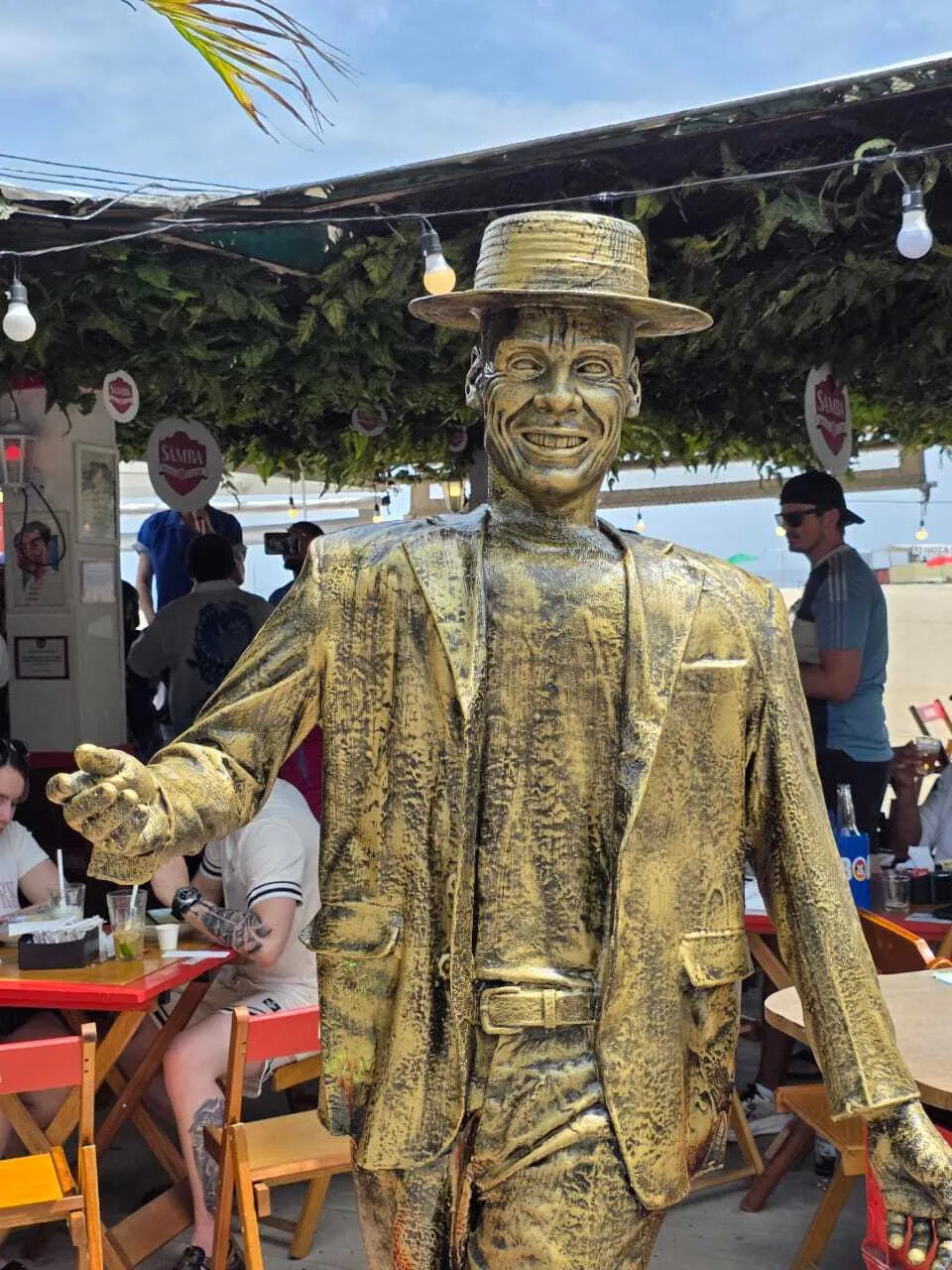 Estátua de Carlinhos de Jesus