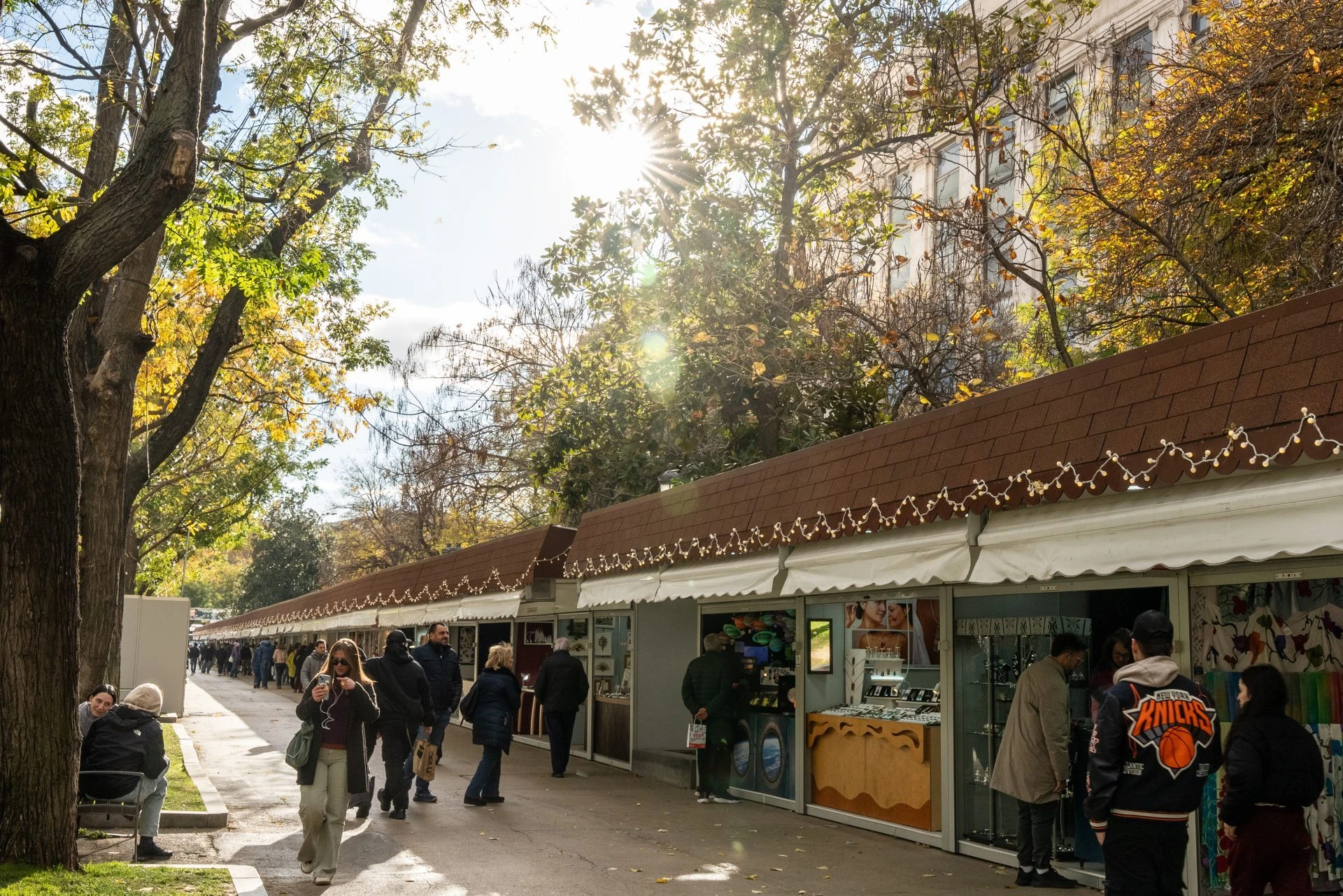 Feria Mercado de Artesan&iacute;a. Asociaci&oacute;n Madrile&ntilde;a de Oficios Artesanos (AMOA)