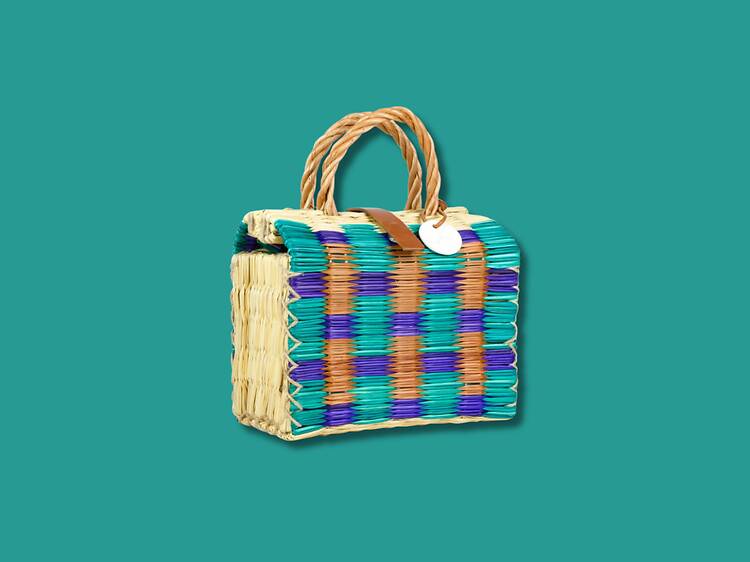 Cesta feita à mão por artesãos