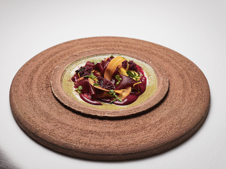 El xef que va reinventar la paella valenciana a Barcelona acaba d'obrir un restaurant d'alta cuina