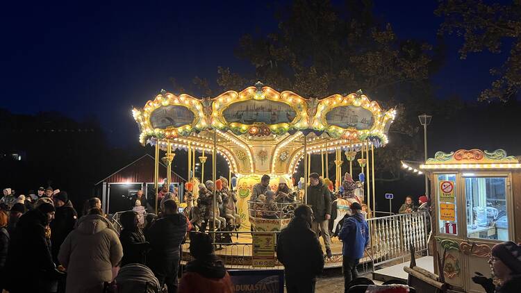 Hyppää joulutunnelmaan ihanassa joulukarusellissa Hyppää joulutunnelmaan ihanassa joulukarusellissa