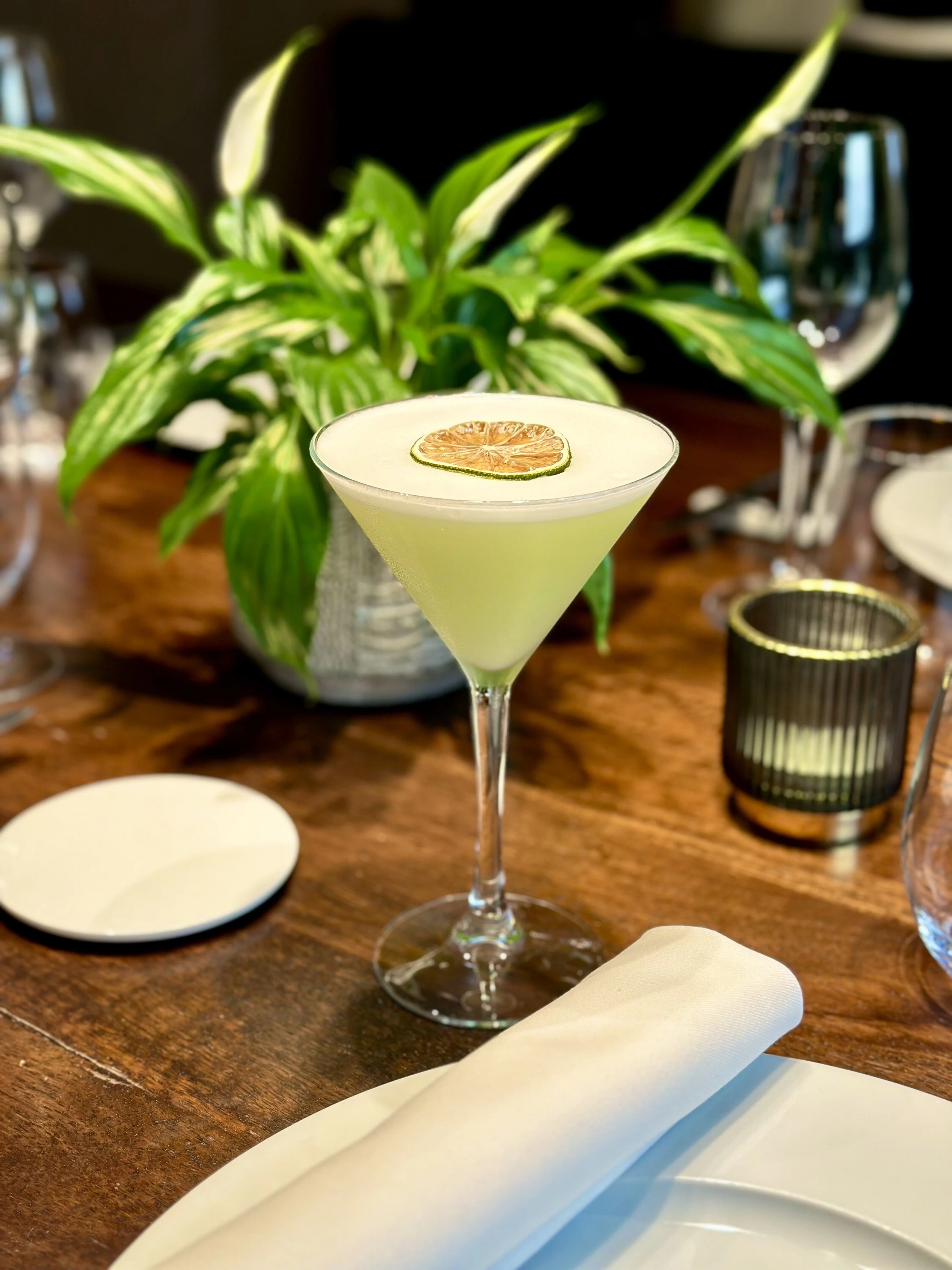 C&oacute;ctel Chartreuse Sour