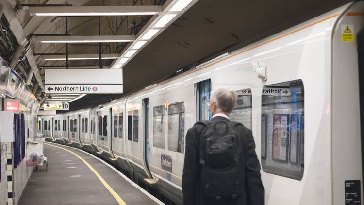 Great Northern train at Moorgate station in London