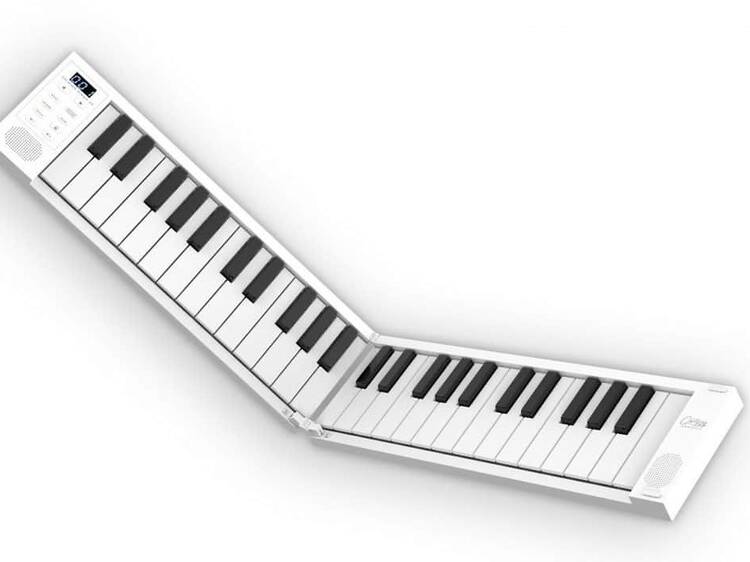 O piano dobrável para o amigo músico que está sempre a viajar