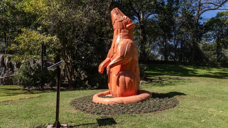 Hay un cacomixtle gigante en Los Pinos: así es el nuevo Jardín Hondonada