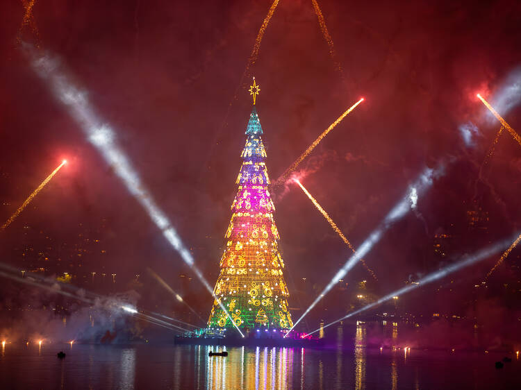 Após cinco anos, Árvore do Rio é acesa na Lagoa Rodrigo de Freitas