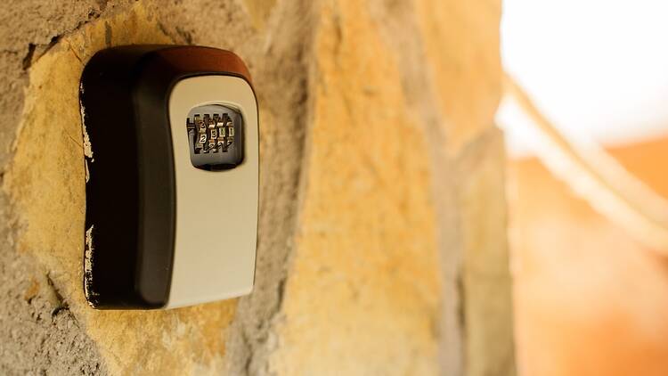 Security lockbox for self-check in Security lockbox for self-check in