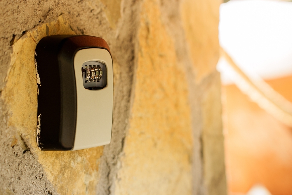 Milan Officially Bans Self Check-In Keyboxes For Short-Term Rentals – Here’s What That Means for Your Trip, Canada Reviews