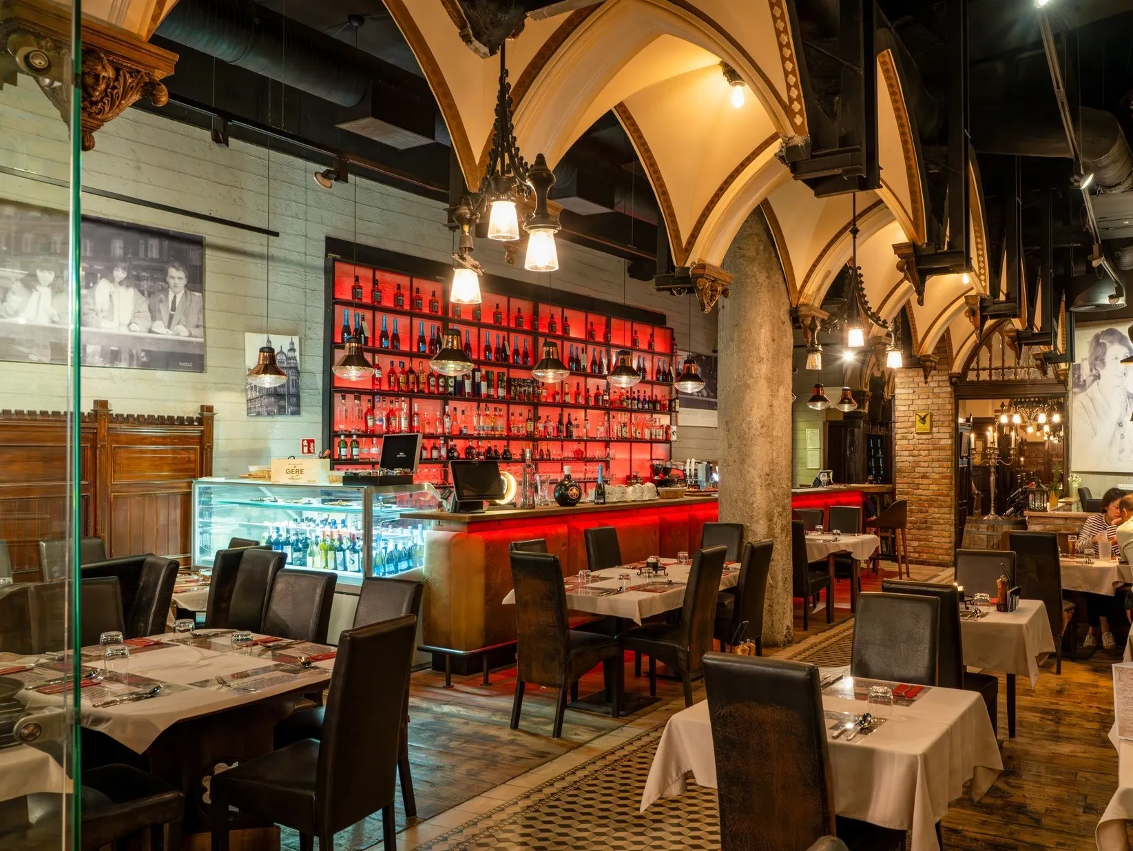 Apostolok &eacute;tterem belső t&eacute;r