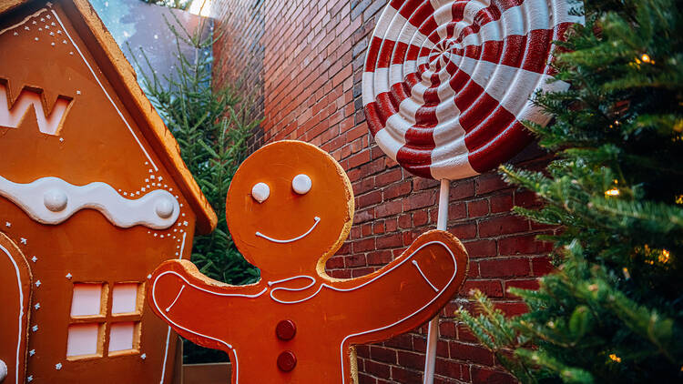 Montreal’s secret Christmas alley is back with a giant gingerbread house straight out of Candyland