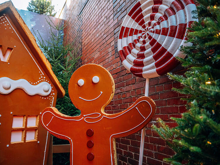 Montreal’s secret Christmas alley is back with a giant gingerbread house straight out of Candyland