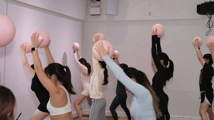 ชวนแก๊งเพื่อนสาวฉลองคริสต์มาสแบบอบอุ่นกับเวิร์กช็อปสุดคิ้วท์จาก It's okay besties club ชวนแก๊งเพื่อนสาวฉลองคริสต์มาสแบบอบอุ่นกับเวิร์กช็อปสุดคิ้วท์จาก It's okay besties club