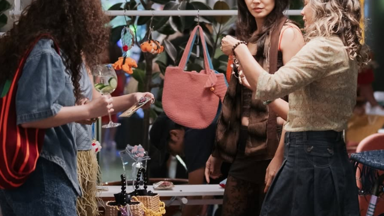 ช็อปไอเทมดีไซน์ชิคและของขวัญสุดกิ๊บเก๋ที่ Christmas Market สไตล์ขี้เล่นของ The Standard ช็อปไอเทมดีไซน์ชิคและของขวัญสุดกิ๊บเก๋ที่ Christmas Market สไตล์ขี้เล่นของ The Standard