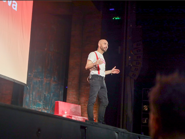 ‘Tinder sorpresa’ en el Teatre Goya