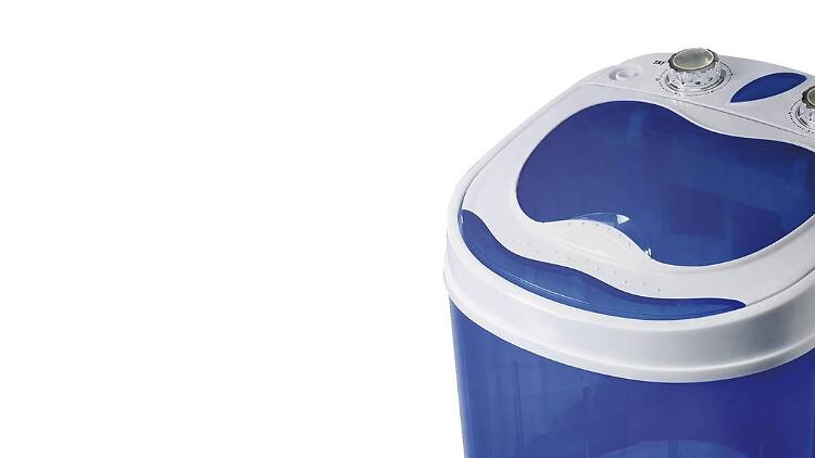 Uma máquina de lavar roupa que pode levar para qualquer lado