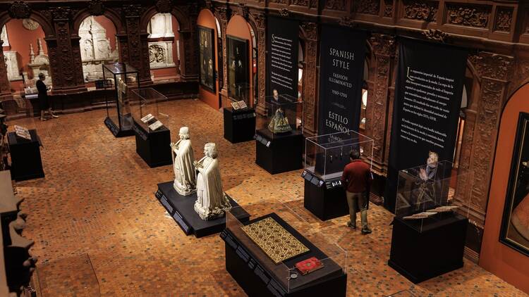 Spanish Style: Fashion Illuminated