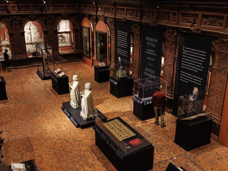 Spanish Style: Fashion Illuminated