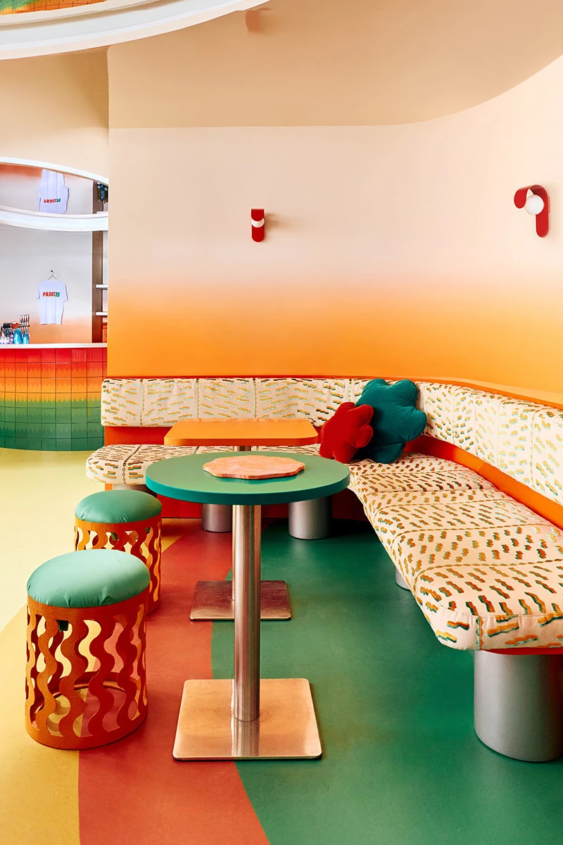 Ce club de padel du 15e cahe un restaurant sign&eacute; Uchronia