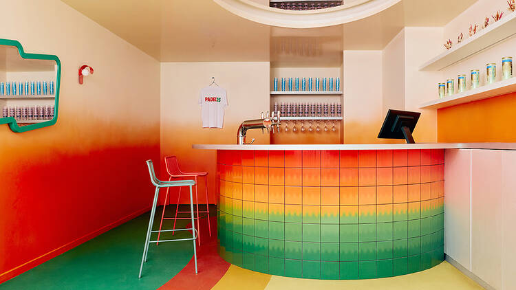 Ce club de padel du 15e cache un restaurant signé Uchronia