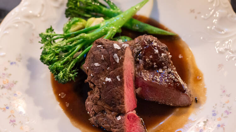 Hirven entrecote-pihvi The Tart ravintolassa Helsingissä Hirven entrecote-pihvi The Tart ravintolassa Helsingissä