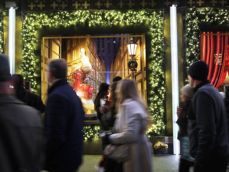 Saks Fifth Avenue Saks Fifth Avenue