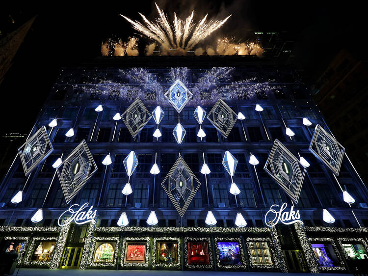 Saks Fifth Avenue Holiday Light Show & Window Unveiling 2025 Saks Fifth Avenue Holiday Light Show & Window Unveiling 2025