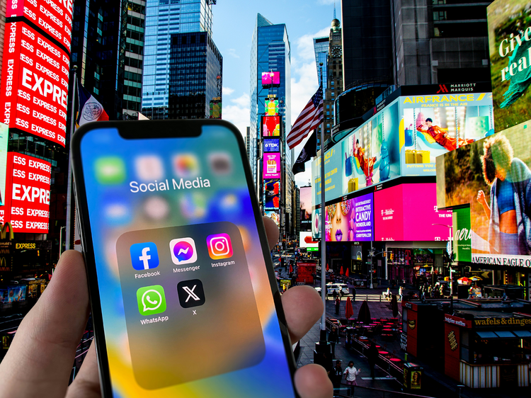 Australians travelling to the US may soon be forced to share their social media history to enter Australians travelling to the US may soon be forced to share their social media history to enter