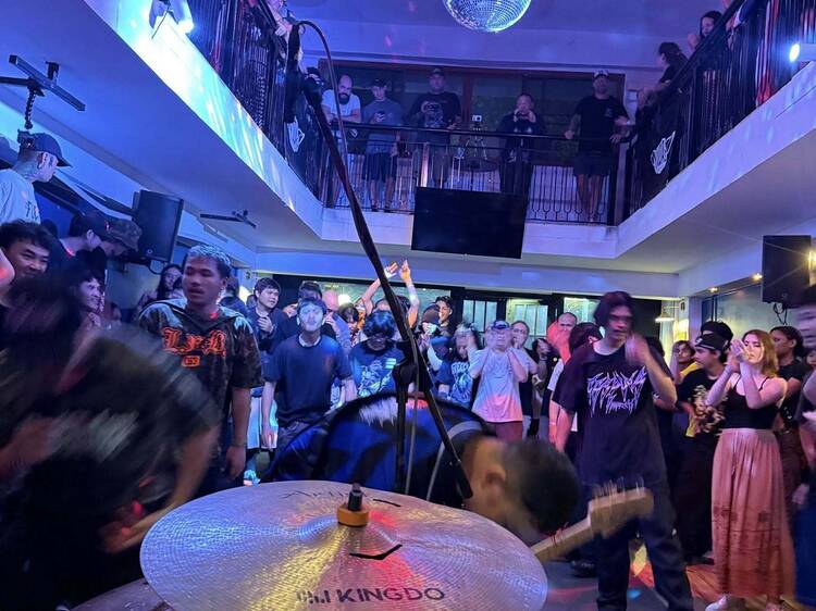 Rock out hard with Yoda at Life Rock Metal night Rock out hard with Yoda at Life Rock Metal night