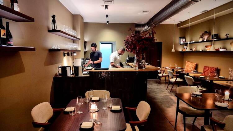 Jante num dos restaurantes mais românticos da cidade Jante num dos restaurantes mais românticos da cidade