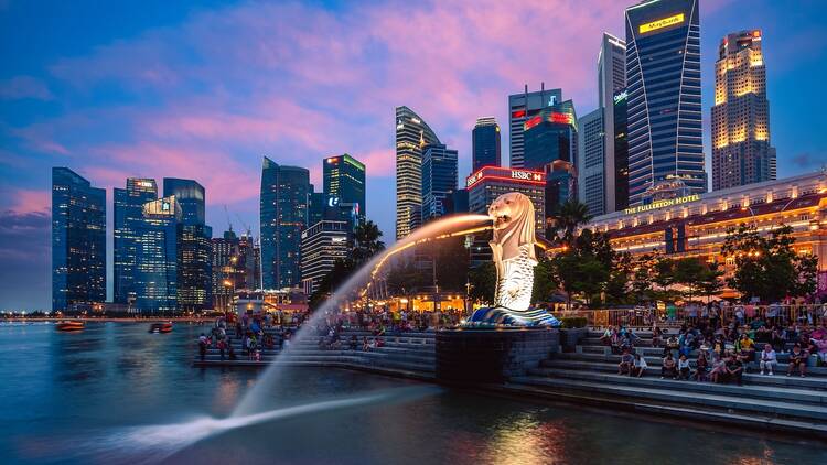 Merlion Statue, the official mascot of Singapore, at Marina Bay