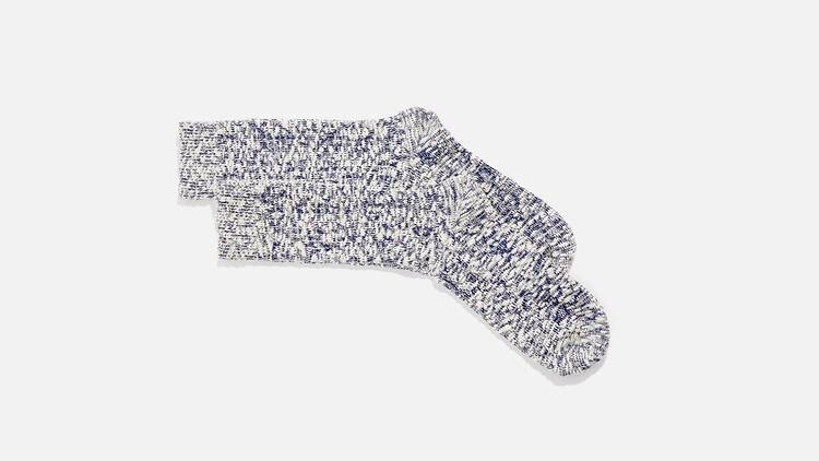 Pour les petits budgets : une belle paire de chaussettes Anonymous Ism